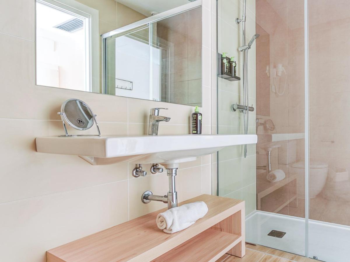 Limehome Barcelona Carrer De Besalu 82 Buitenkant foto