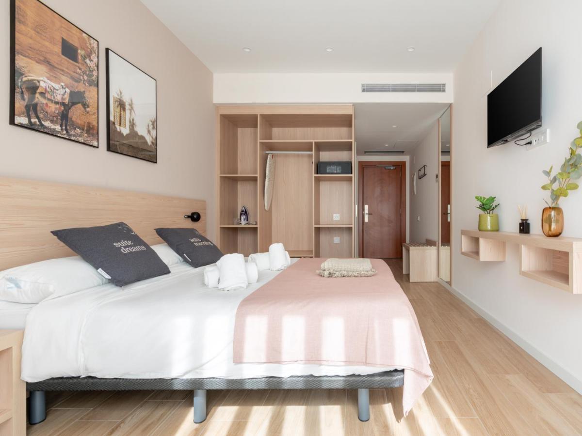 Limehome Barcelona Carrer De Besalu 82 Buitenkant foto